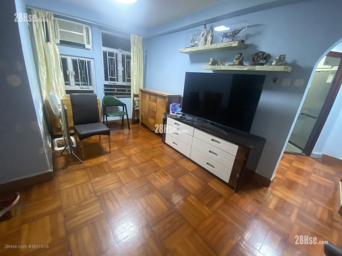 Yue Tin Court Sell 3 Bedrooms 568 ft²