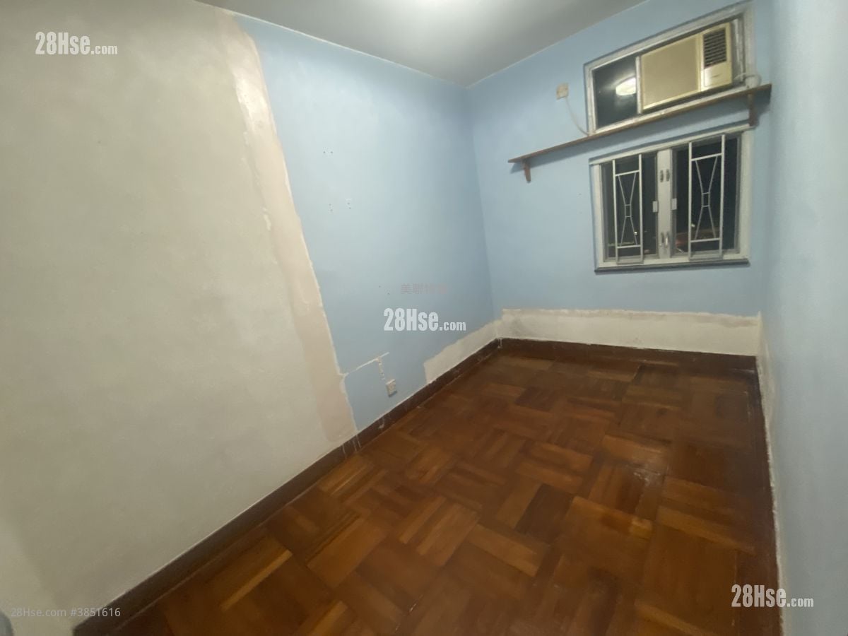 Yue Tin Court Sell 3 Bedrooms 568 ft²