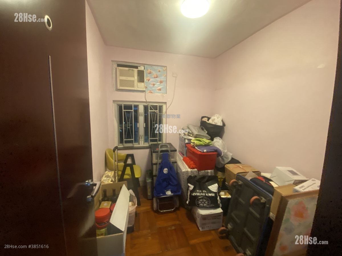 Yue Tin Court Sell 3 Bedrooms 568 ft²