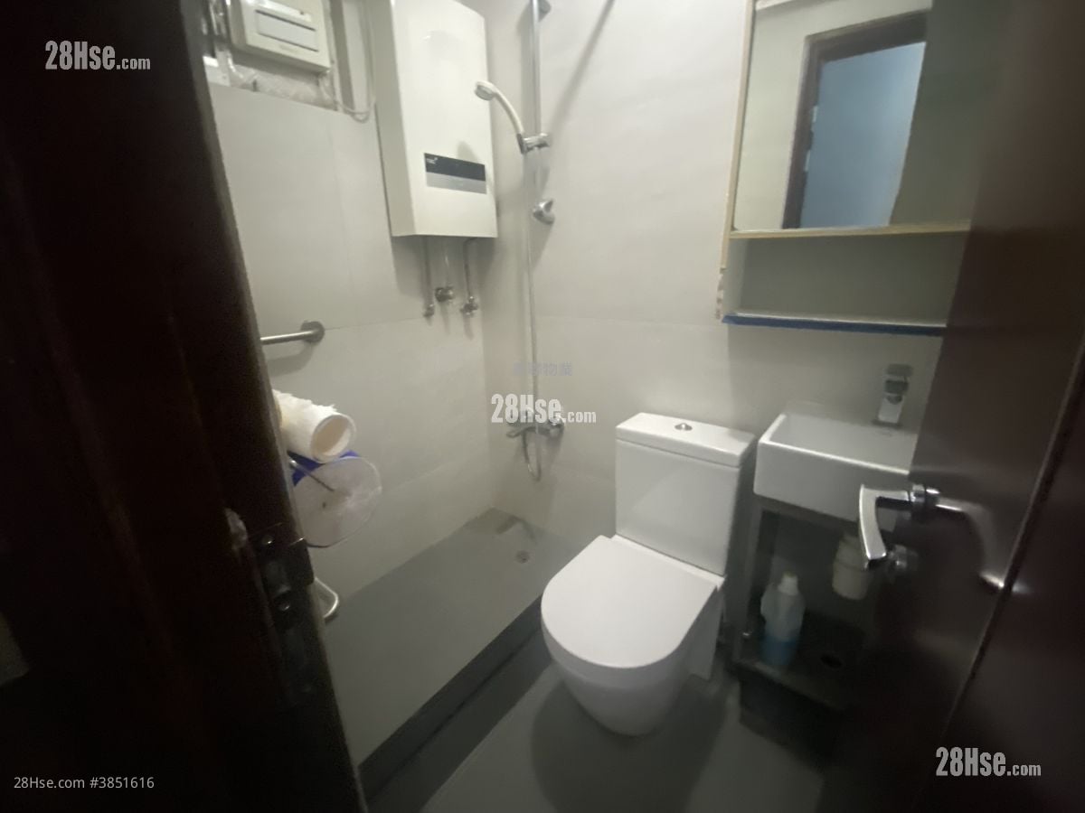 Yue Tin Court Sell 3 Bedrooms 568 ft²