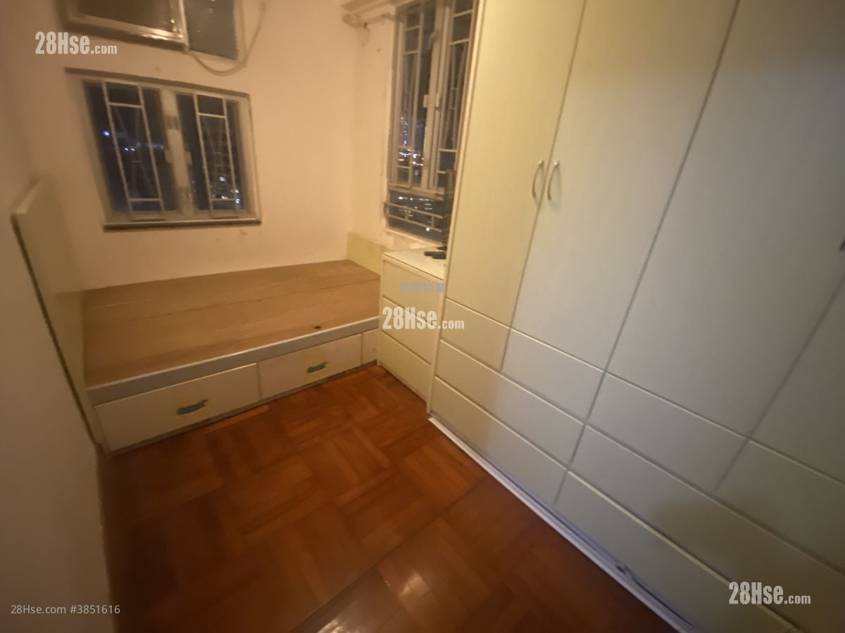Yue Tin Court Sell 3 Bedrooms 568 ft²