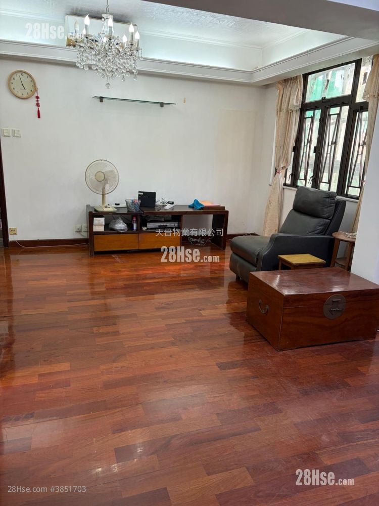 Kiu Wai Mansion Sell 4 Bedrooms , 2 Bathrooms 630 ft²