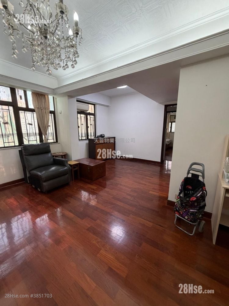 Kiu Wai Mansion Sell 4 Bedrooms , 2 Bathrooms 630 ft²