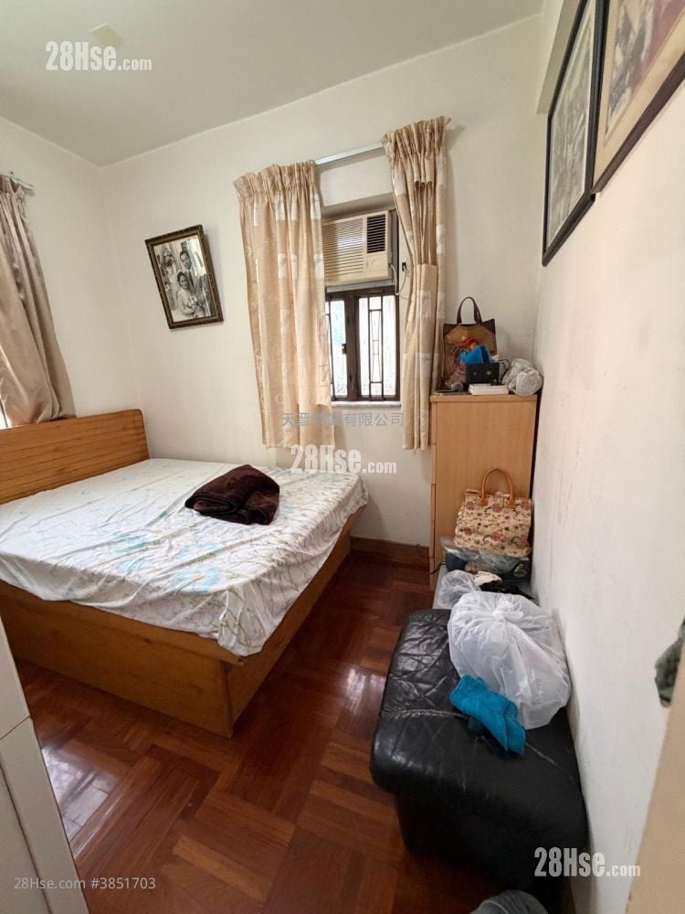 Kiu Wai Mansion Sell 4 Bedrooms , 2 Bathrooms 630 ft²