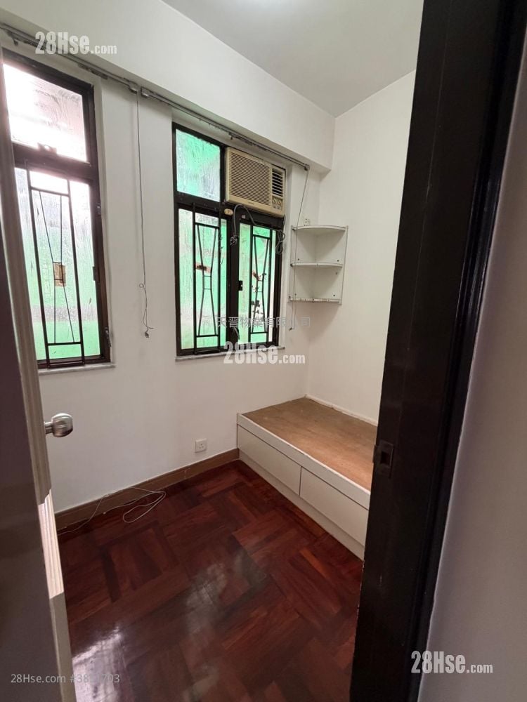 Kiu Wai Mansion Sell 4 Bedrooms , 2 Bathrooms 630 ft²