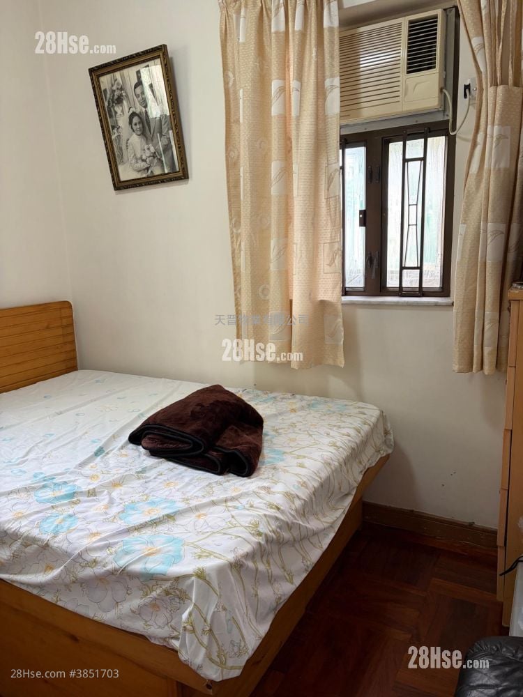 Kiu Wai Mansion Sell 4 Bedrooms , 2 Bathrooms 630 ft²