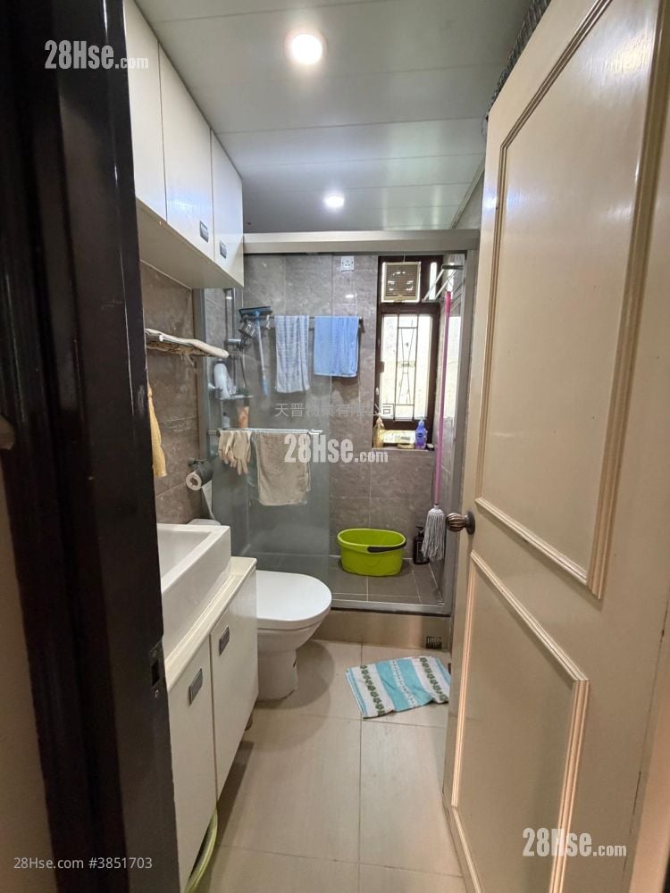Kiu Wai Mansion Sell 4 Bedrooms , 2 Bathrooms 630 ft²