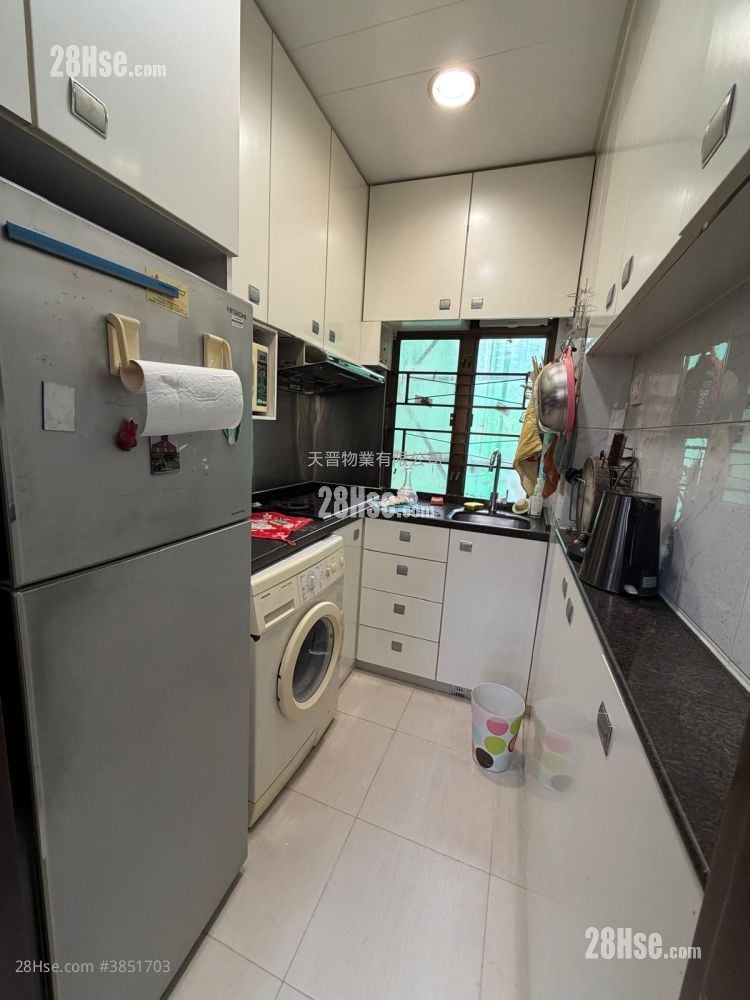 Kiu Wai Mansion Sell 4 Bedrooms , 2 Bathrooms 630 ft²