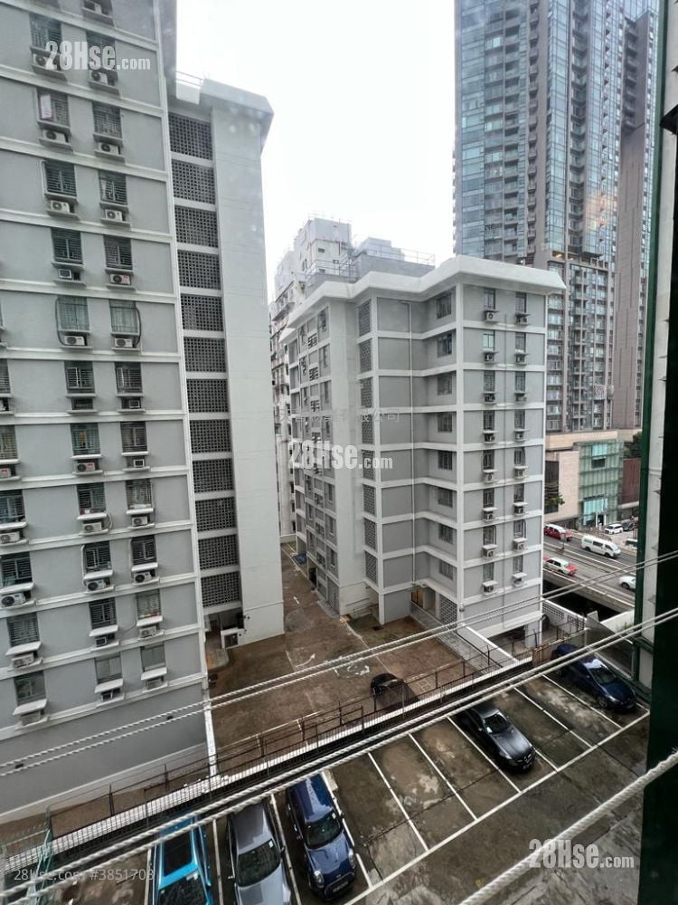 Kiu Wai Mansion Sell 4 Bedrooms , 2 Bathrooms 630 ft²