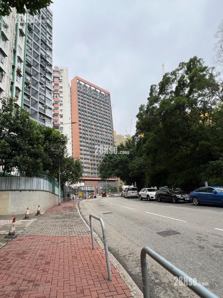 Kiu Wai Mansion Sell 4 Bedrooms , 2 Bathrooms 630 ft²