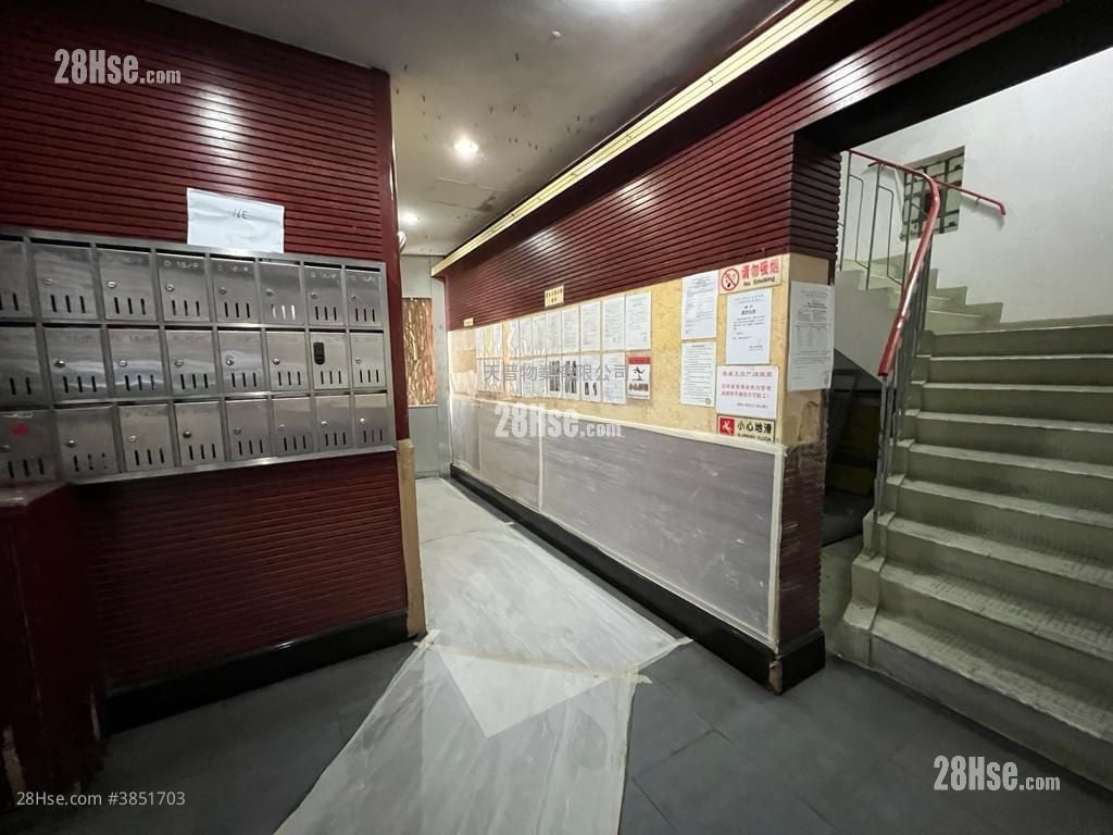 Kiu Wai Mansion Sell 4 Bedrooms , 2 Bathrooms 630 ft²