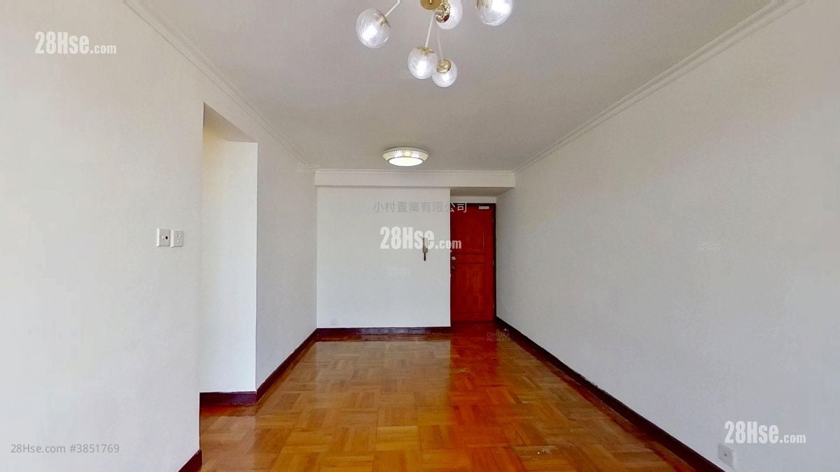 living room: Yin Court Rental 3 Bedrooms , 2 Bathrooms 587 ft²