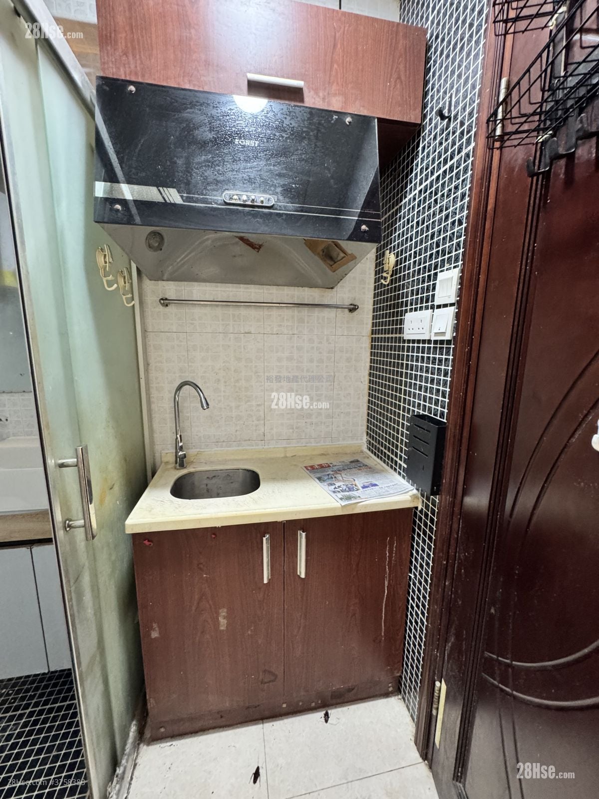 Chung Hing Building Rental 1 Bedroom 100 ft²