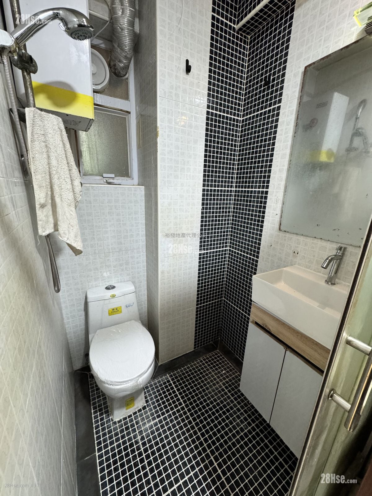 Chung Hing Building Rental 1 Bedroom 100 ft²