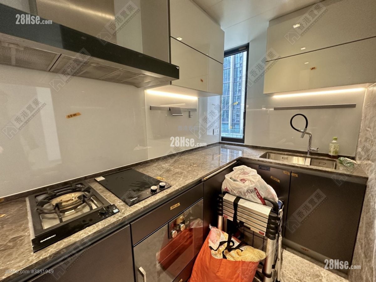 The Southside Sell 3 Bedrooms , 3 Bathrooms 813 ft²