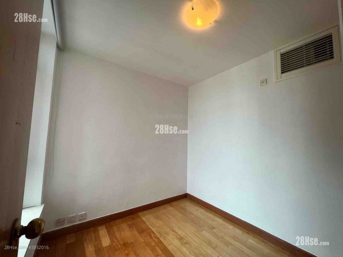 master room: Discovery Park Sell 2 Bedrooms , 1 Bathroom 477 ft²