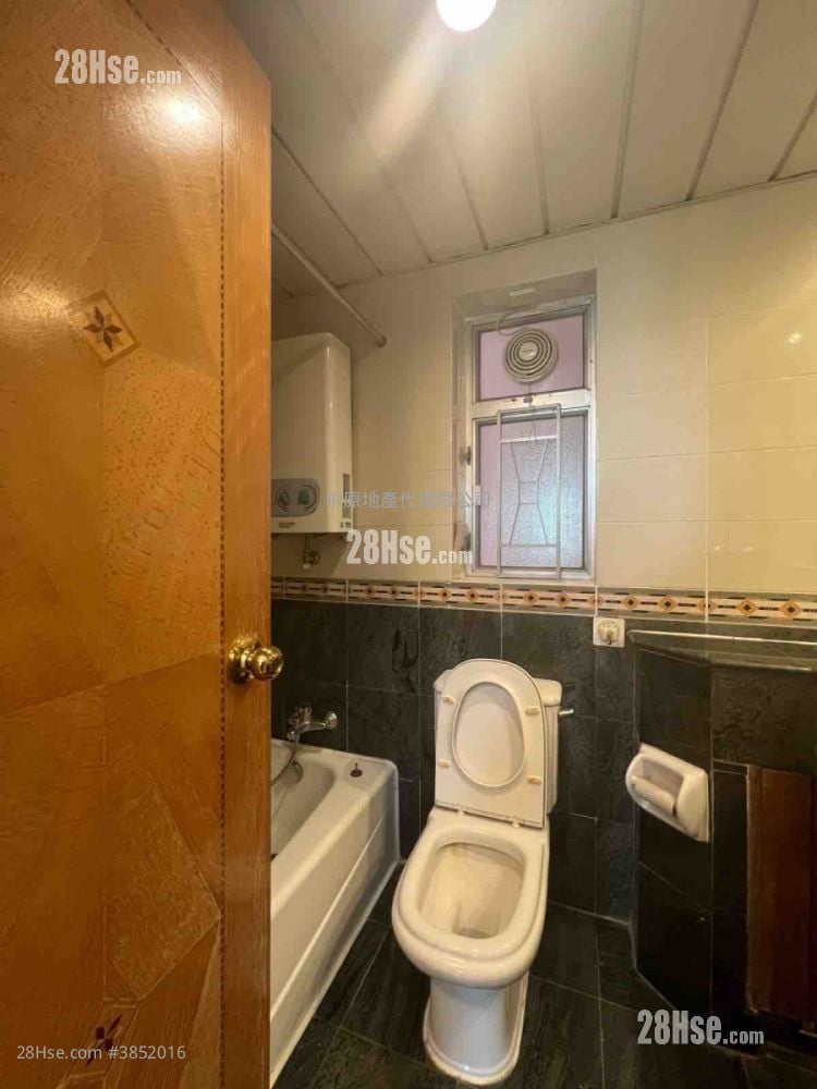 bathroom: Discovery Park Sell 2 Bedrooms , 1 Bathroom 477 ft²