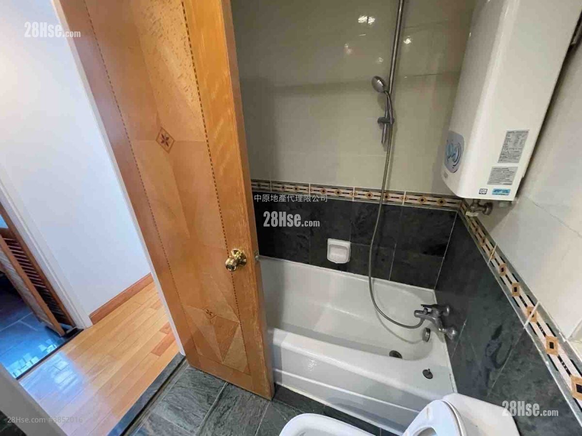 bathroom: Discovery Park Sell 2 Bedrooms , 1 Bathroom 477 ft²