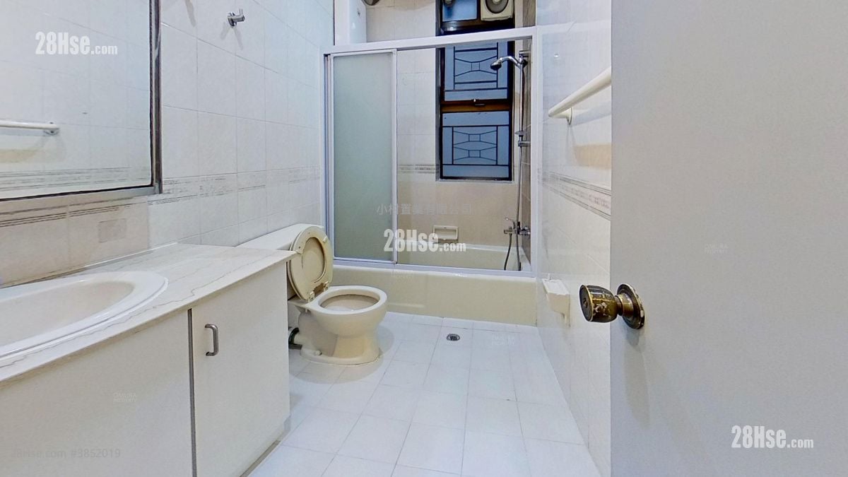 bathroom: 5-7 Belfran Road Rental 3 Bedrooms , 1 Bathroom 800 ft²