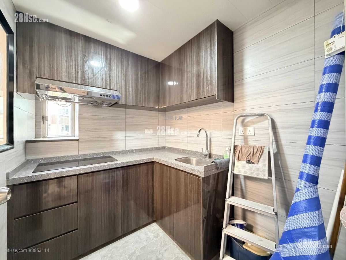 Mei Foo Sun Chuen Rental 4 Bedrooms , 1 Bathroom 664 ft²