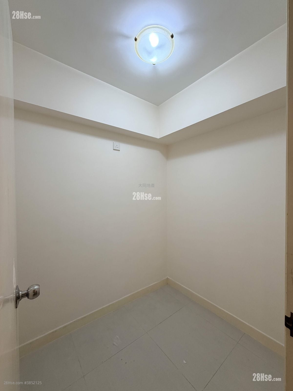 Mei Foo Sun Chuen Rental 4 Bedrooms , 2 Bathrooms 696 ft²