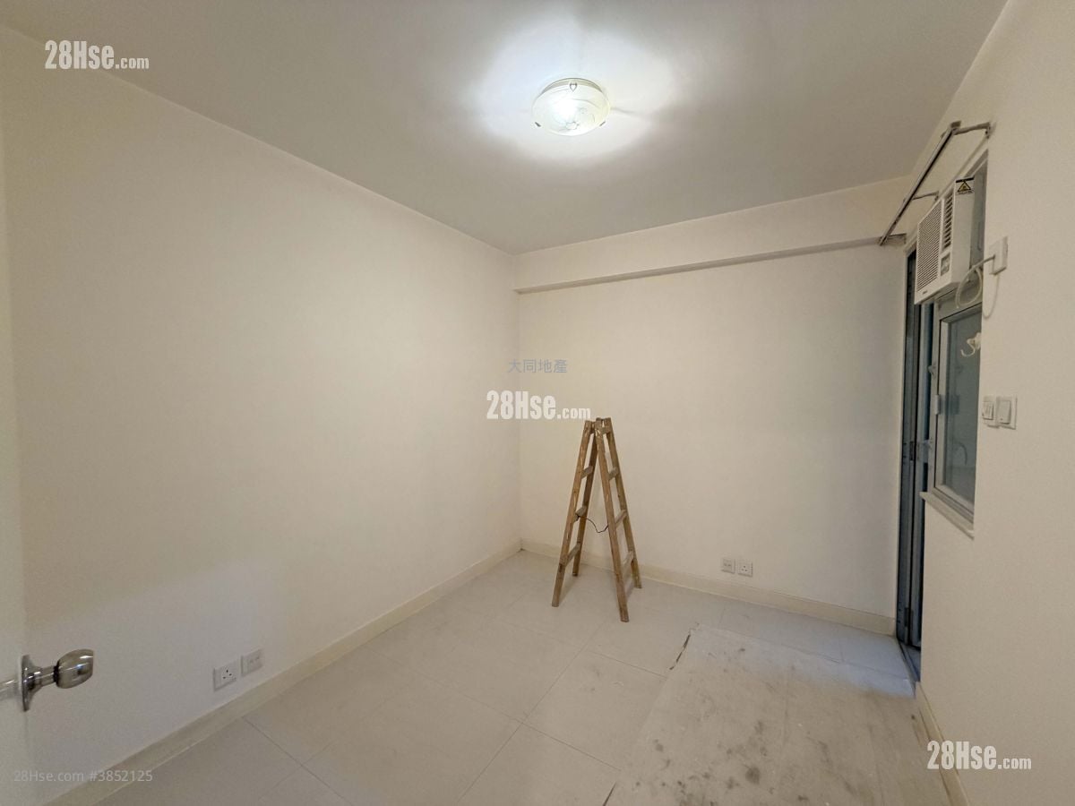 Mei Foo Sun Chuen Rental 4 Bedrooms , 2 Bathrooms 696 ft²