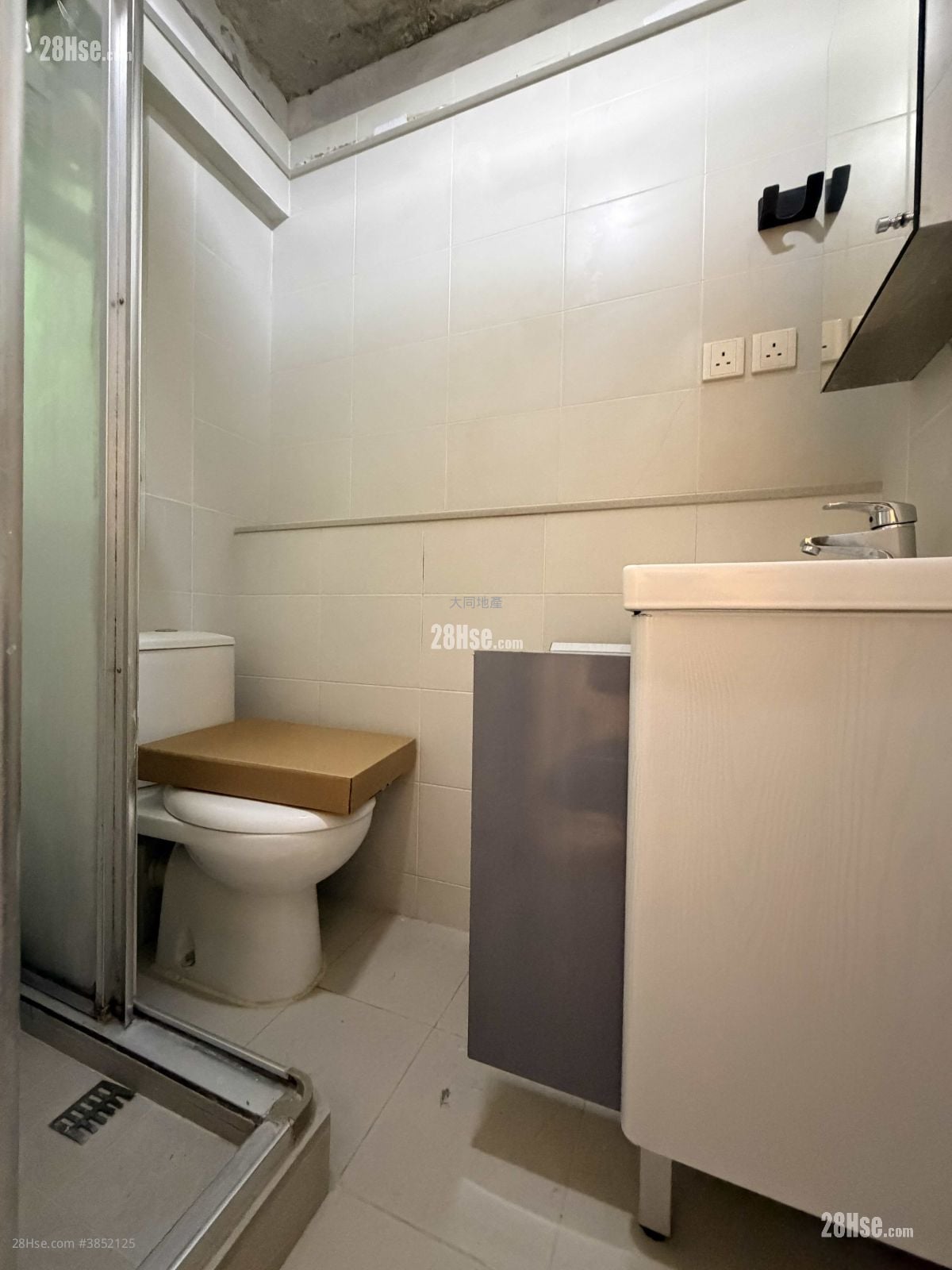Mei Foo Sun Chuen Rental 4 Bedrooms , 2 Bathrooms 696 ft²