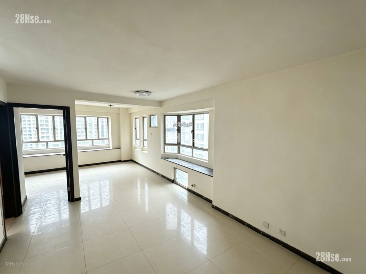 Lucky Plaza Sell 2 Bedrooms 443 ft²