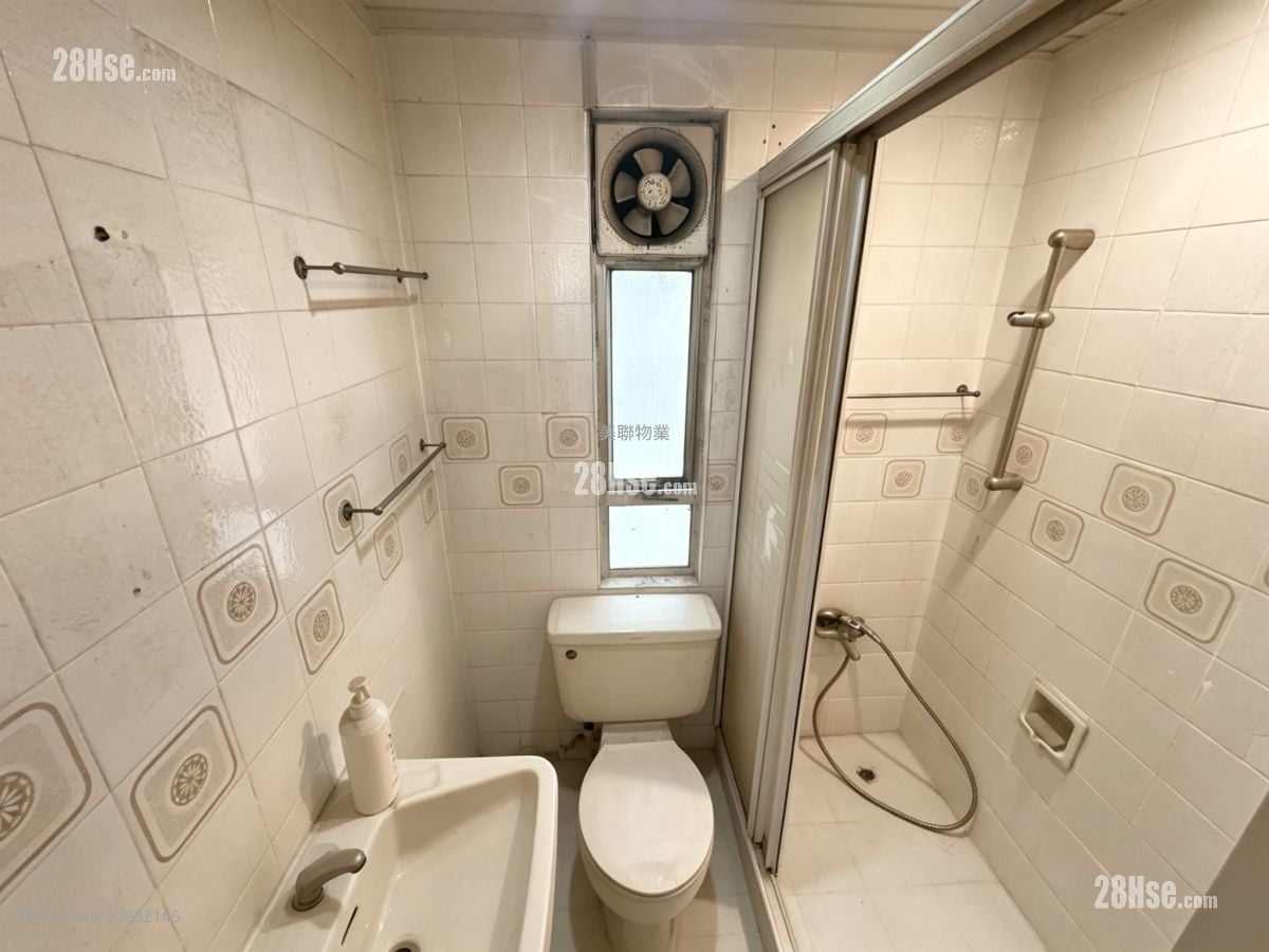 Lucky Plaza Sell 2 Bedrooms 443 ft²