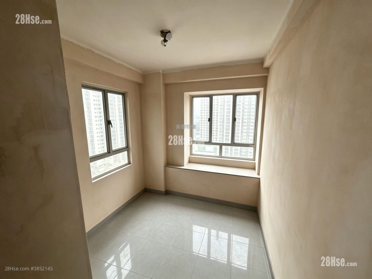 Lucky Plaza Sell 2 Bedrooms 443 ft²