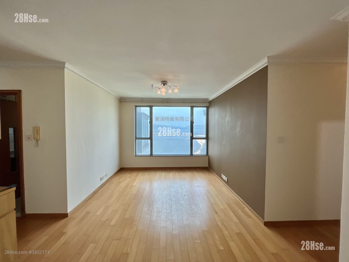 Seaview Crescent Rental 3 Bedrooms , 2 Bathrooms 854 ft²