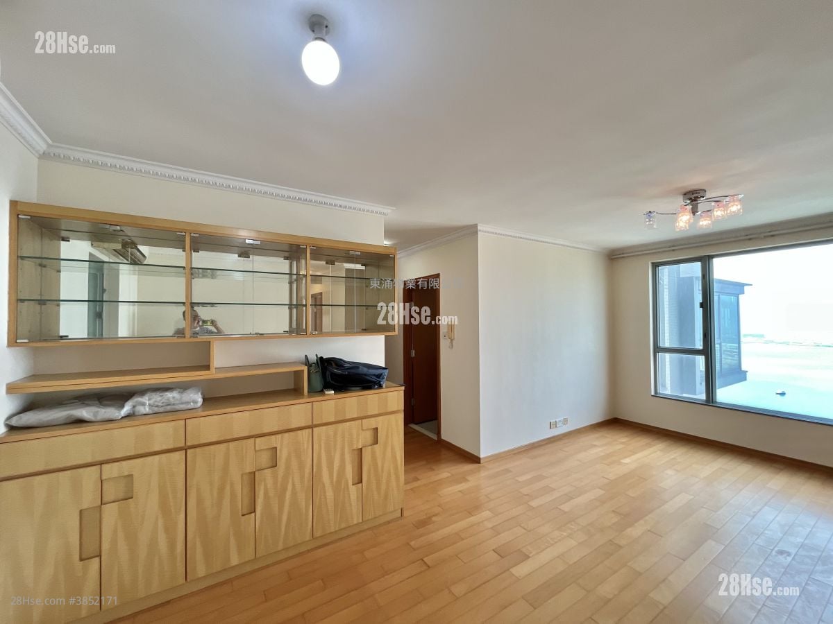 Seaview Crescent Rental 3 Bedrooms , 2 Bathrooms 854 ft²