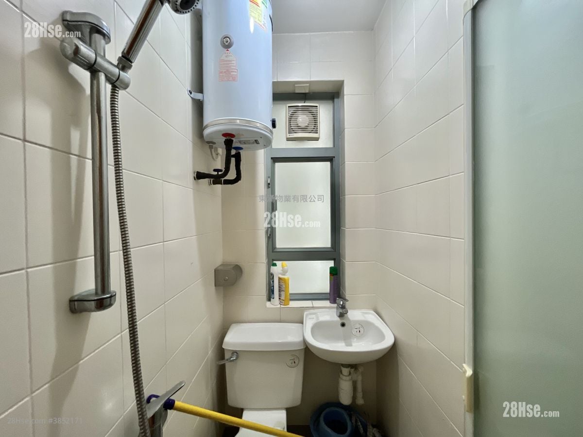 Seaview Crescent Rental 3 Bedrooms , 2 Bathrooms 854 ft²