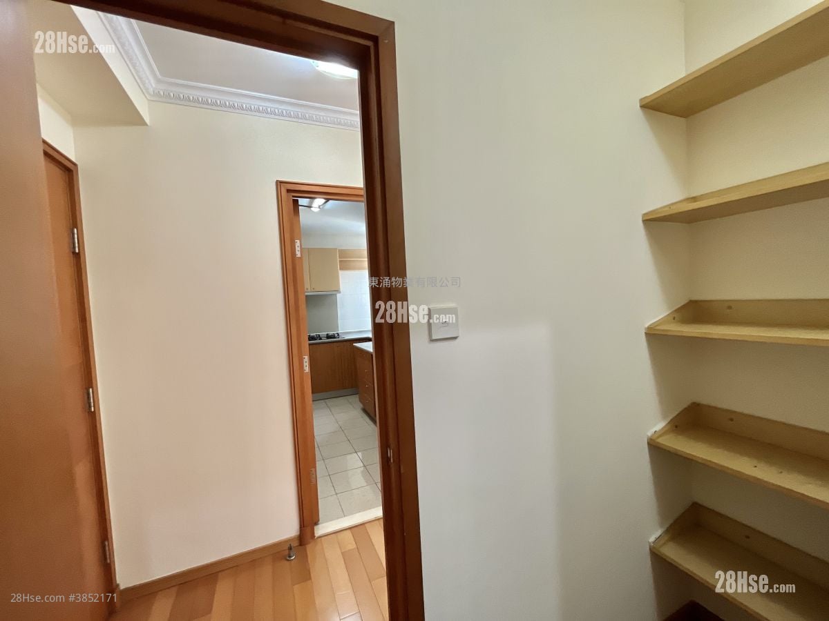 Seaview Crescent Rental 3 Bedrooms , 2 Bathrooms 854 ft²