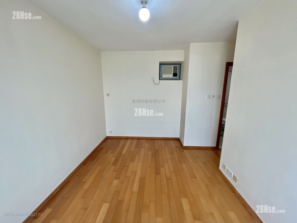 Seaview Crescent Rental 3 Bedrooms , 2 Bathrooms 854 ft²
