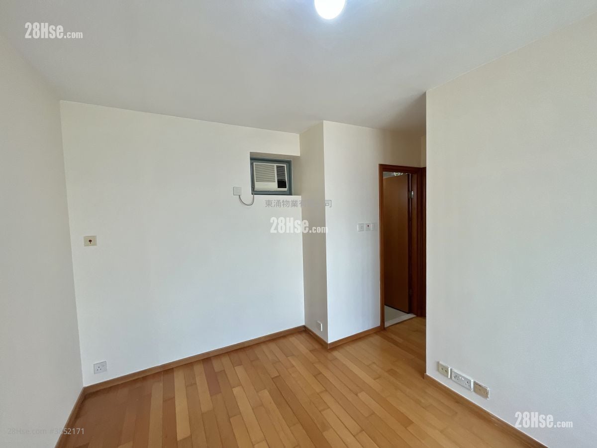 Seaview Crescent Rental 3 Bedrooms , 2 Bathrooms 854 ft²