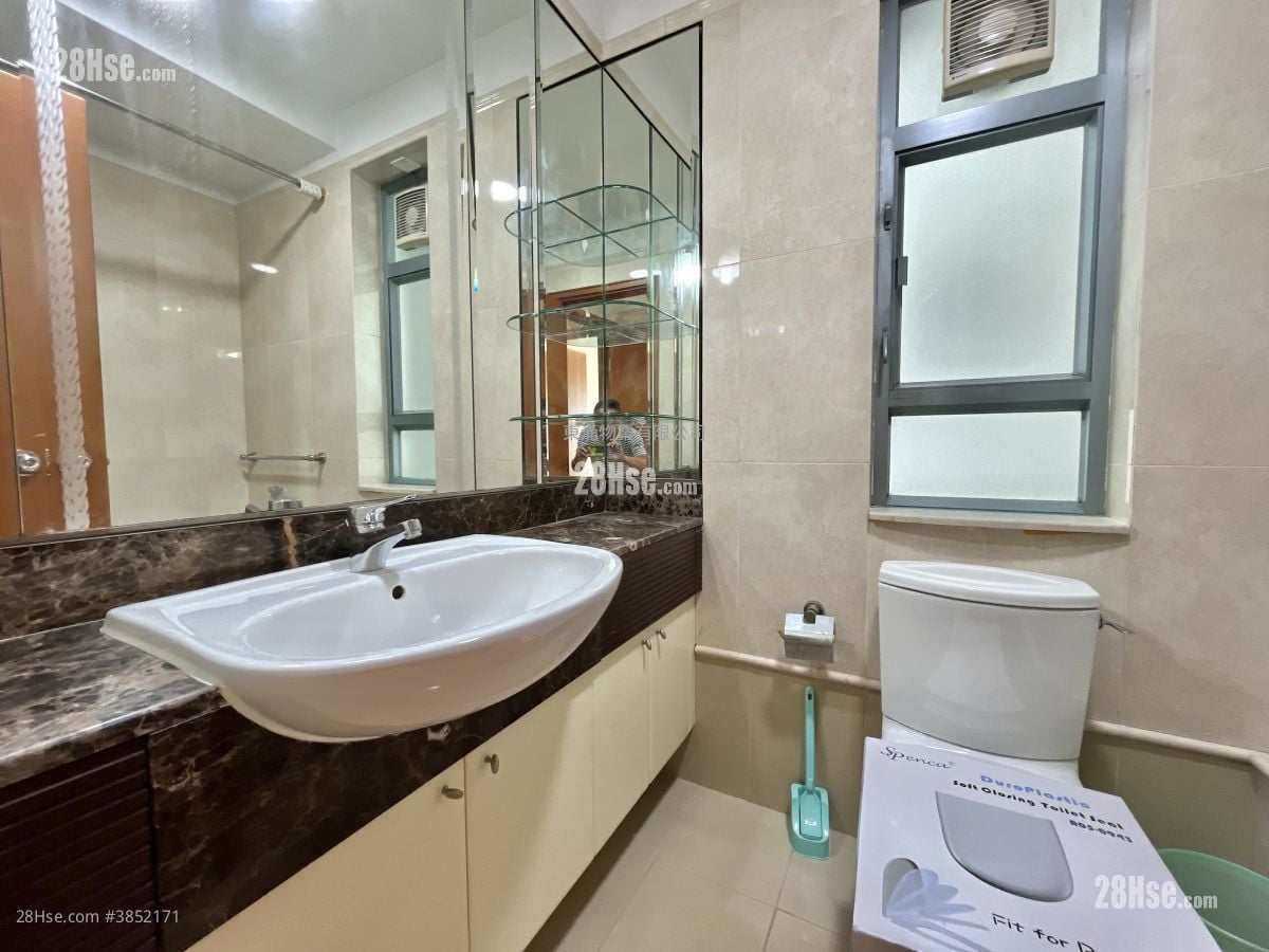 Seaview Crescent Rental 3 Bedrooms , 2 Bathrooms 854 ft²