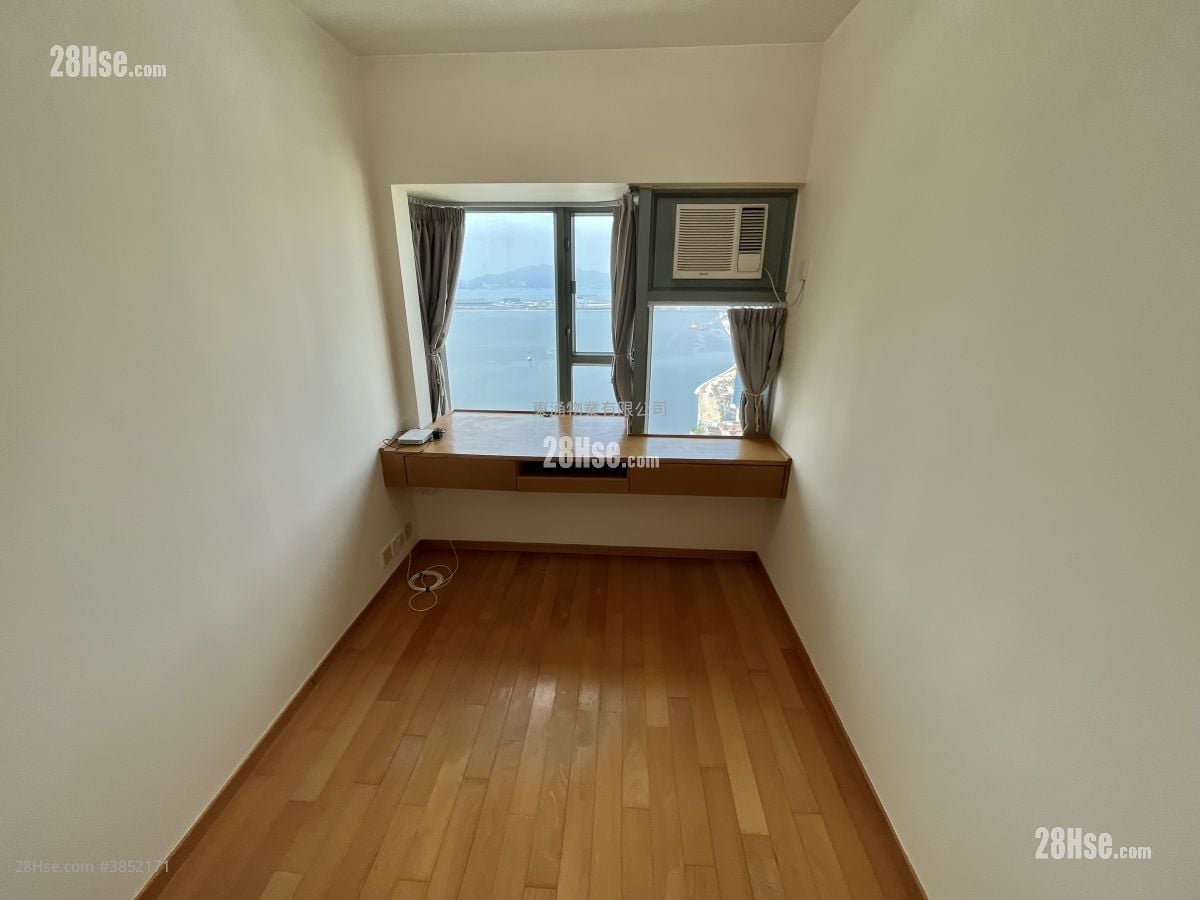 Seaview Crescent Rental 3 Bedrooms , 2 Bathrooms 854 ft²