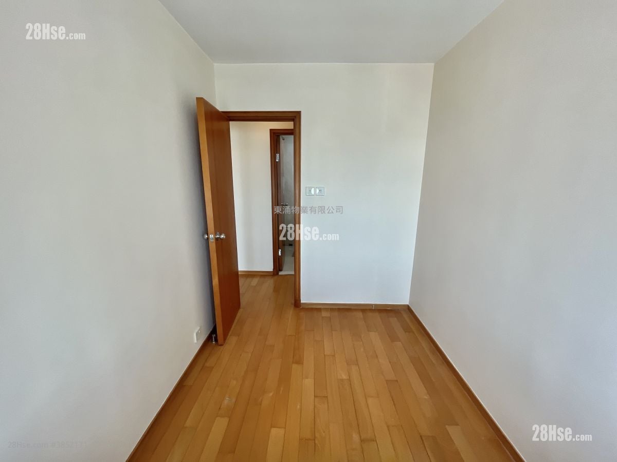 Seaview Crescent Rental 3 Bedrooms , 2 Bathrooms 854 ft²