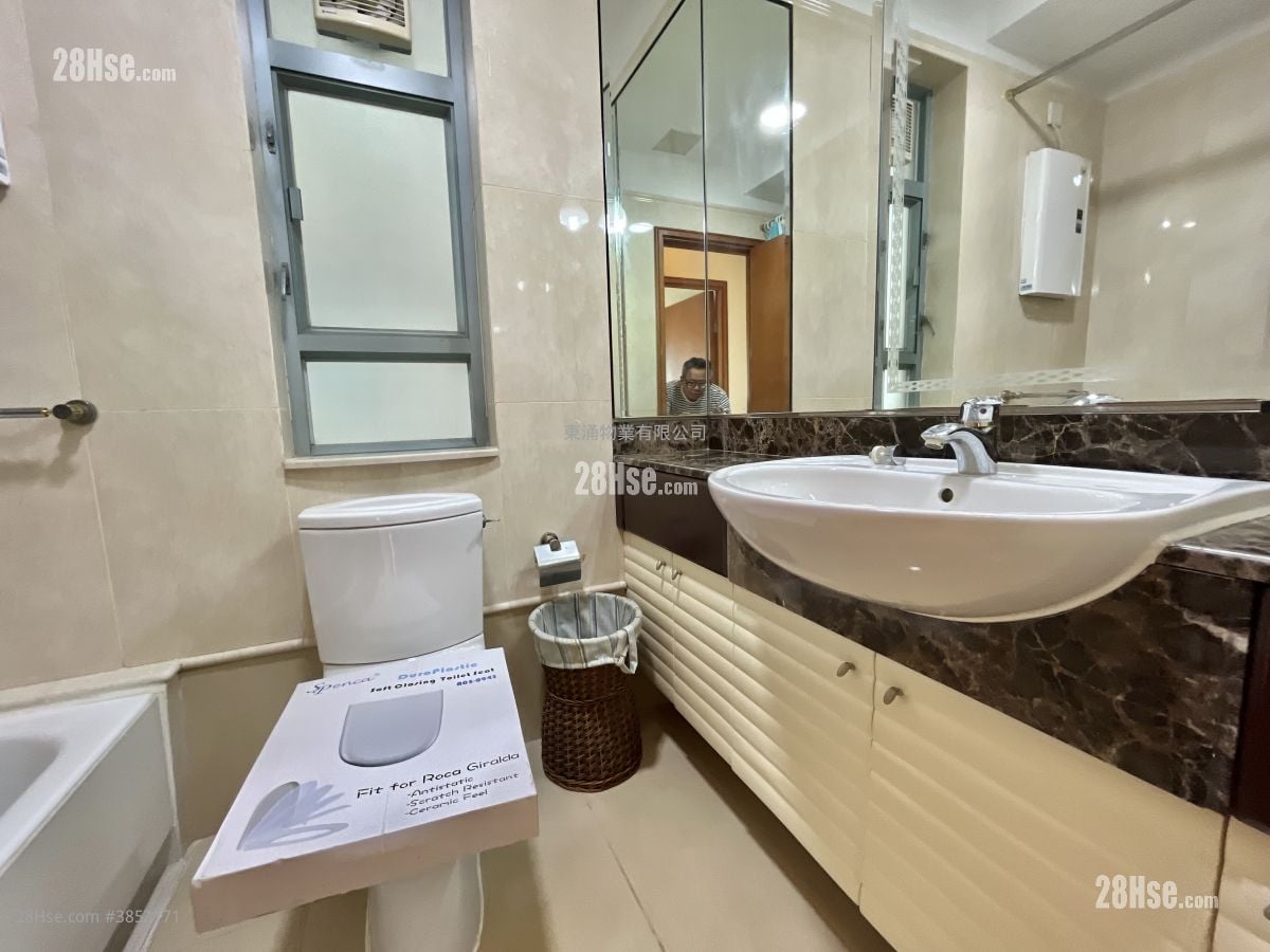 Seaview Crescent Rental 3 Bedrooms , 2 Bathrooms 854 ft²