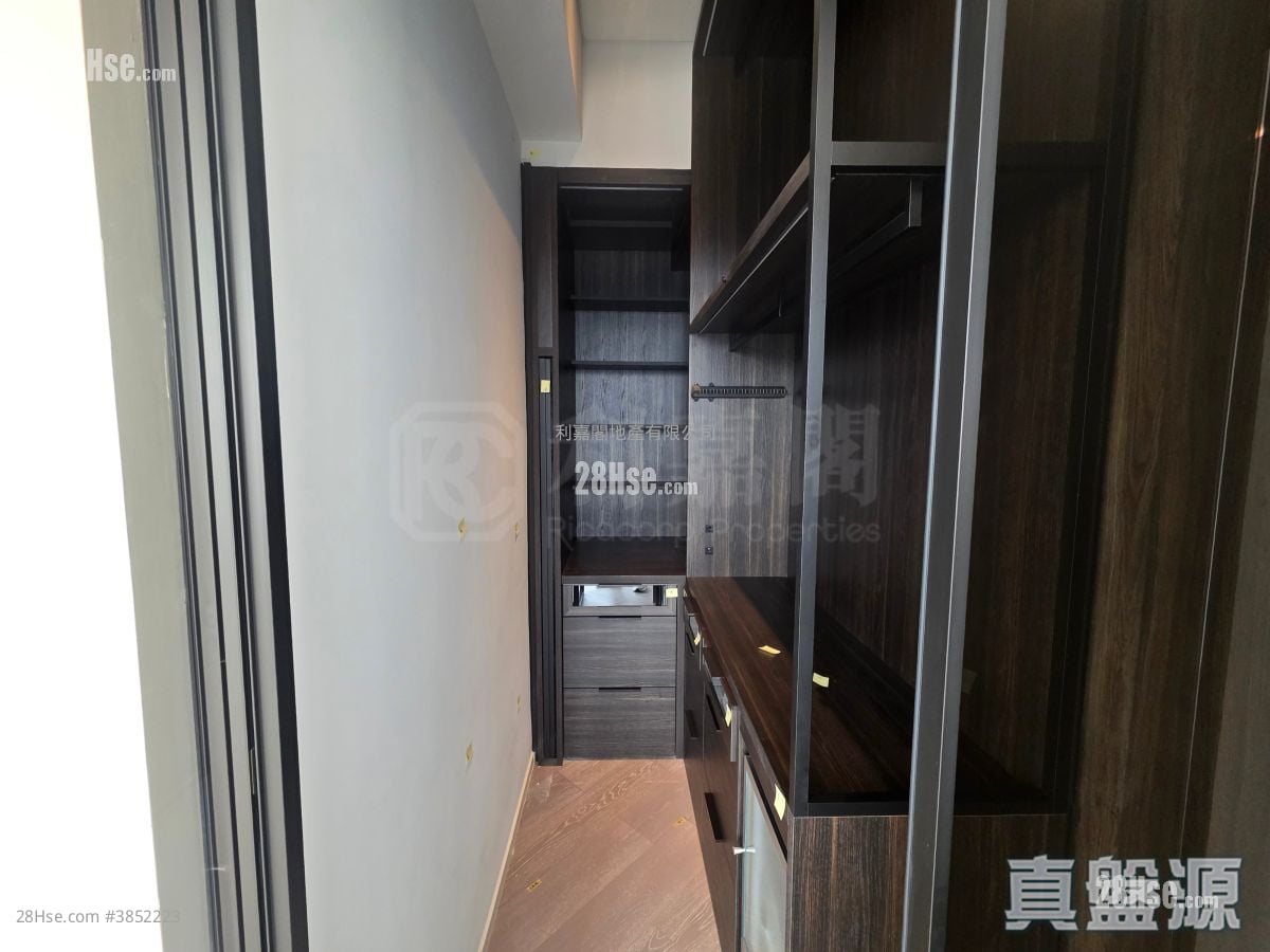 The Henley Rental 778 ft²