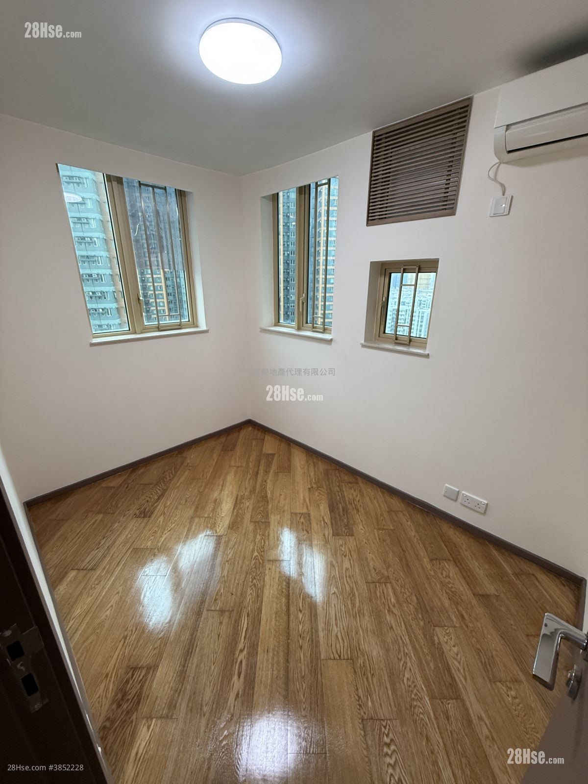 Harbour Place Rental 3 Bedrooms , 1 Bathroom 593 ft²