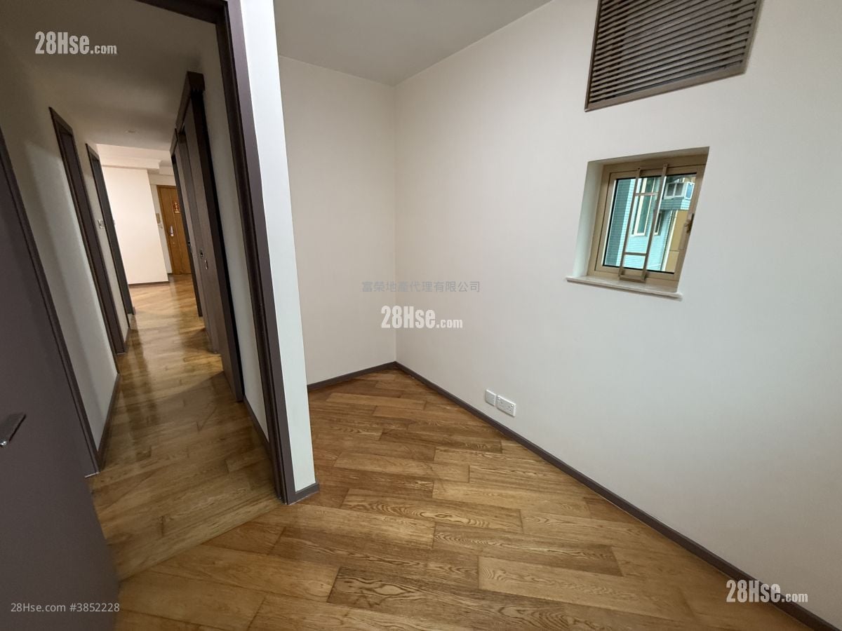 Harbour Place Rental 3 Bedrooms , 1 Bathroom 593 ft²