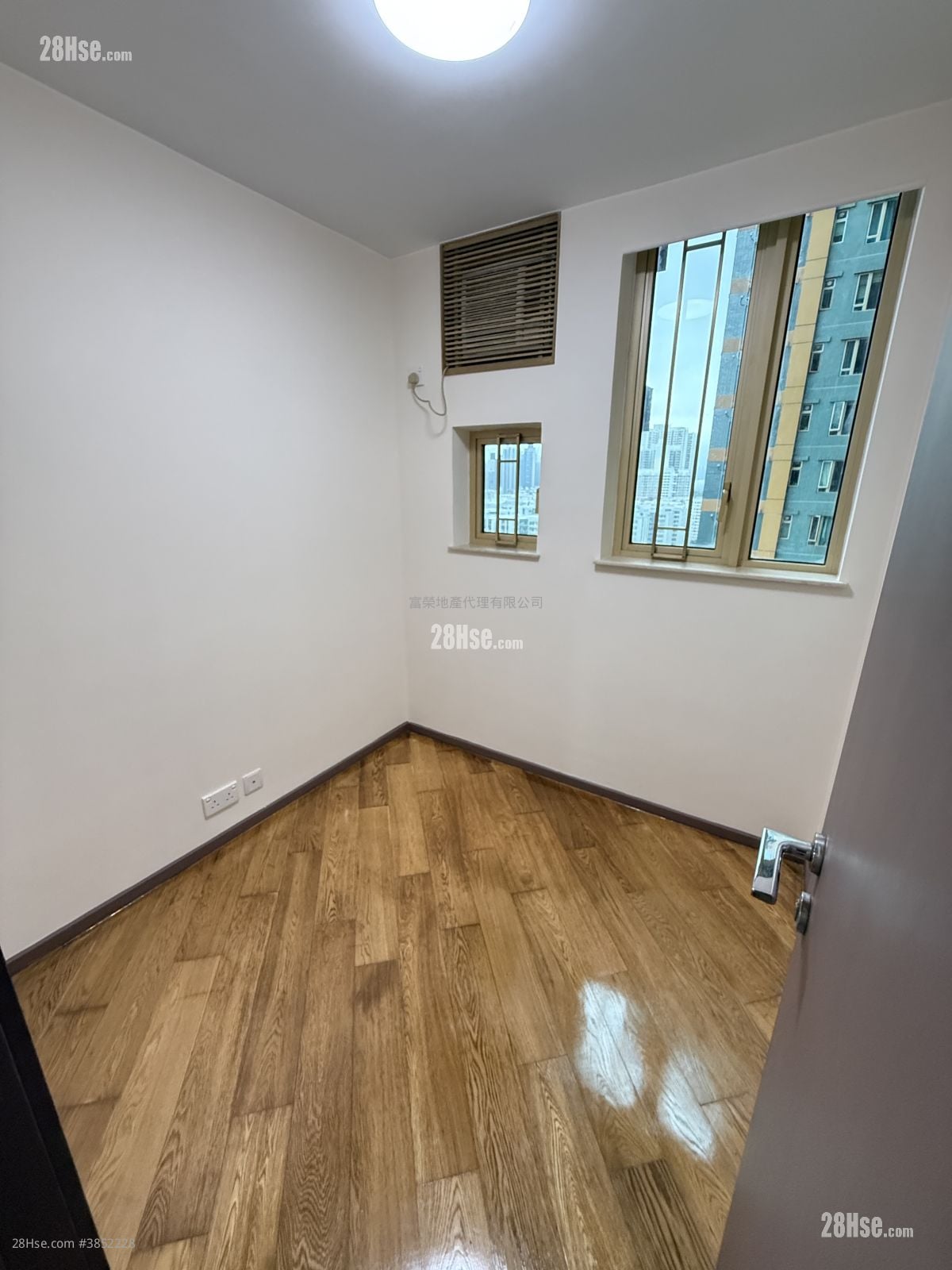 Harbour Place Rental 3 Bedrooms , 1 Bathroom 593 ft²
