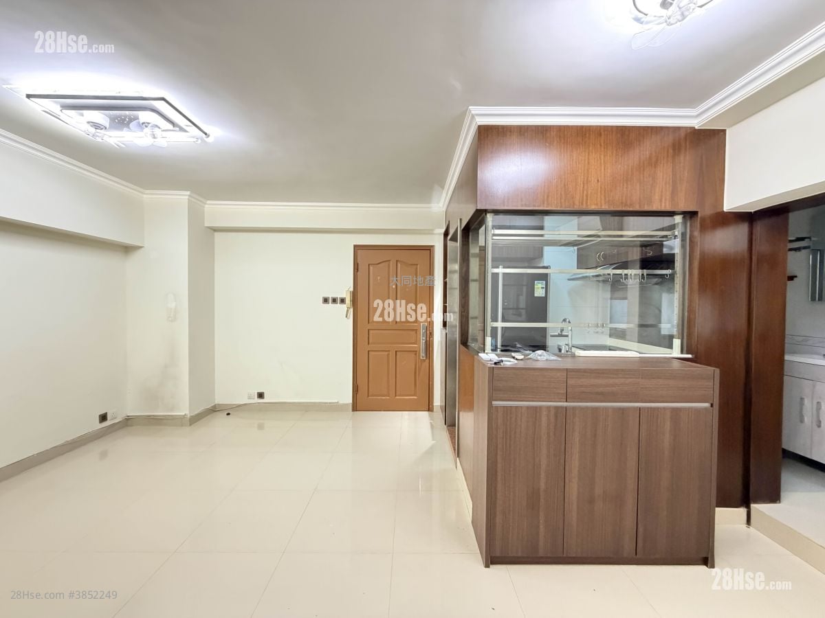 Mei Foo Sun Chuen Rental 2 Bedrooms , 1 Bathroom 464 ft²