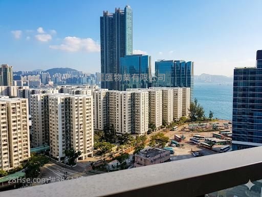 Stars By The Harbour Sell 3 Bedrooms , 2 Bathrooms 731 ft²
