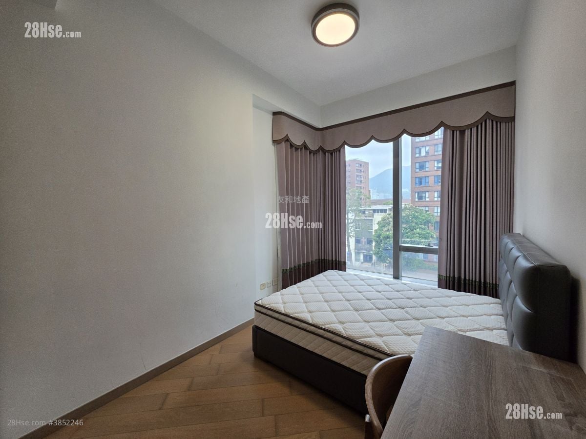Cristallo Sell 1,310 ft²