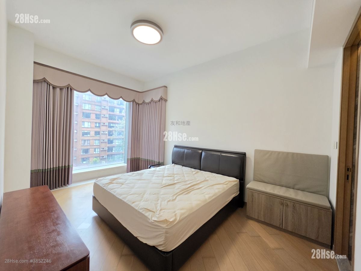 Cristallo Sell 1,310 ft²