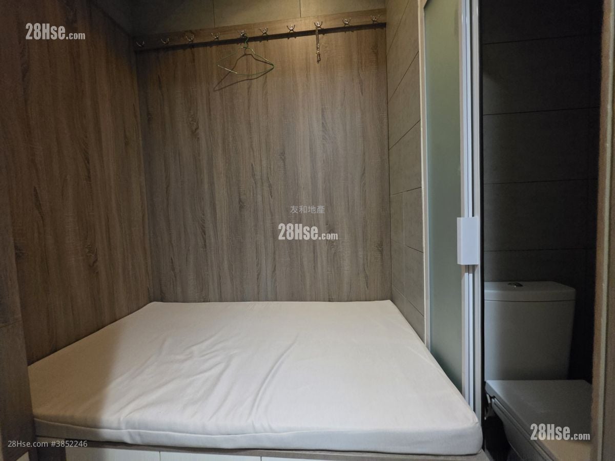 Cristallo Sell 1,310 ft²
