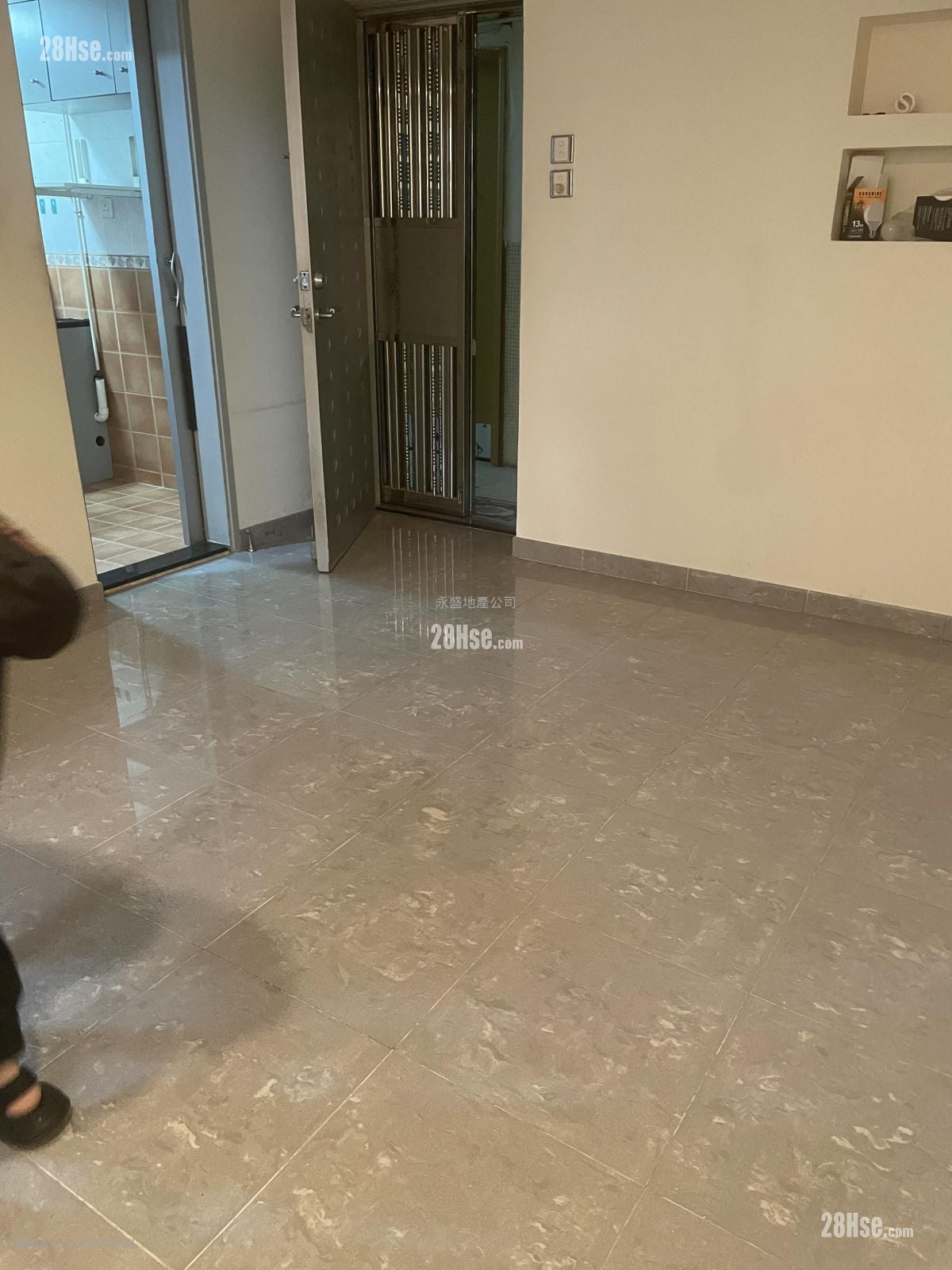 Kam Shek Building Rental 3 Bedrooms , 1 Bathroom 407 ft²